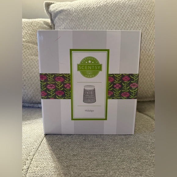 Hidalgo Scentsy Warmer - Picture 3 of 7
